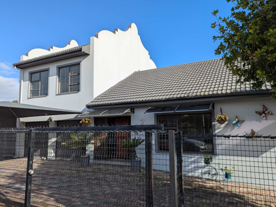5 Bedroom Property for Sale in Fraaiuitsig Western Cape